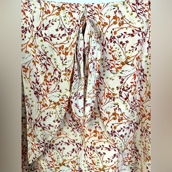 SAGE THE LABEL Faux Wrap Floral Mini Skirt size Medium. New without tag - Picture 2 of 7